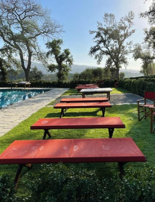 piscina-lettini-arancioni