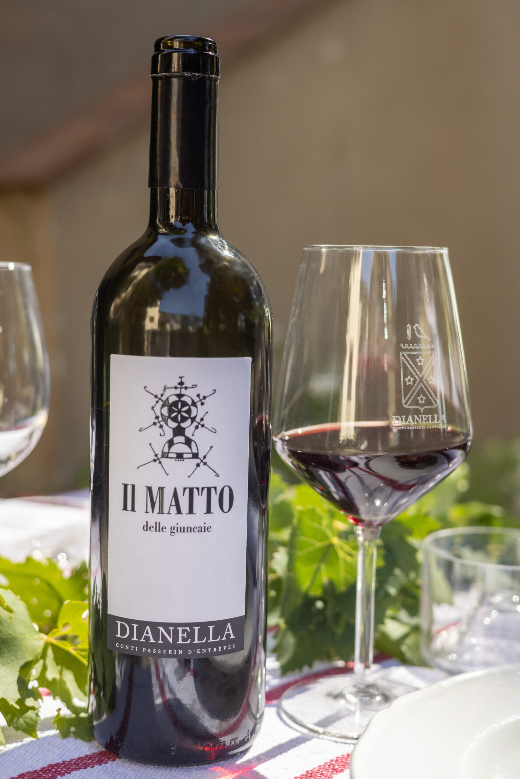 Bottle and glass of Il Matto delle Giuncaie red wine from Villa Dianella
