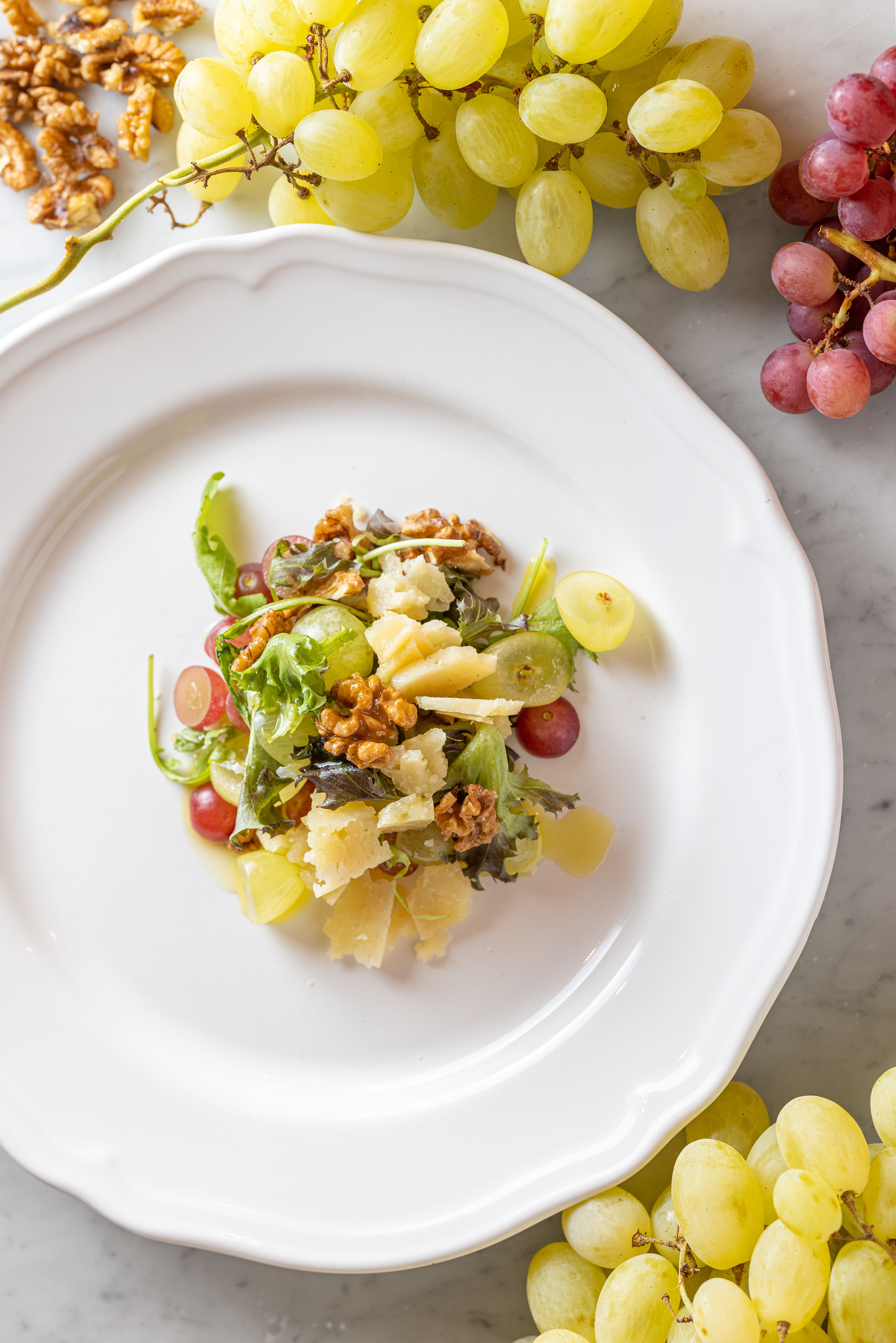 Insalata con uva, noci e scaglie di parmigiano al Bistrot delle Scuderie di Villa Dianella