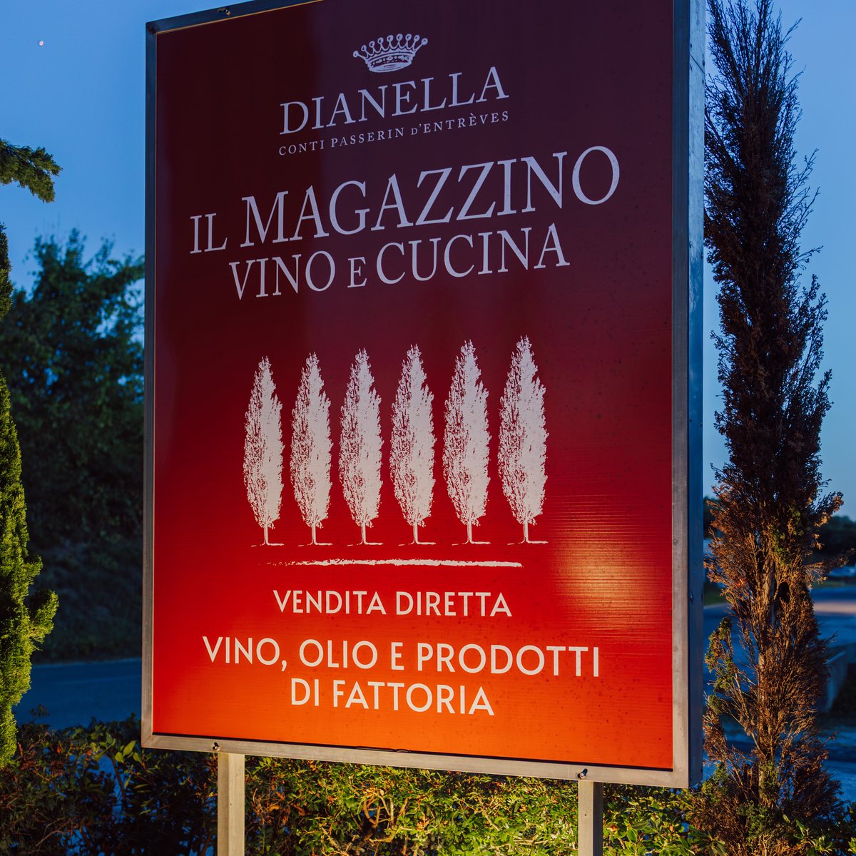 L'insegna del Magazzino Dianella: vendita diretta di vino, olio e prodotti di fattoria