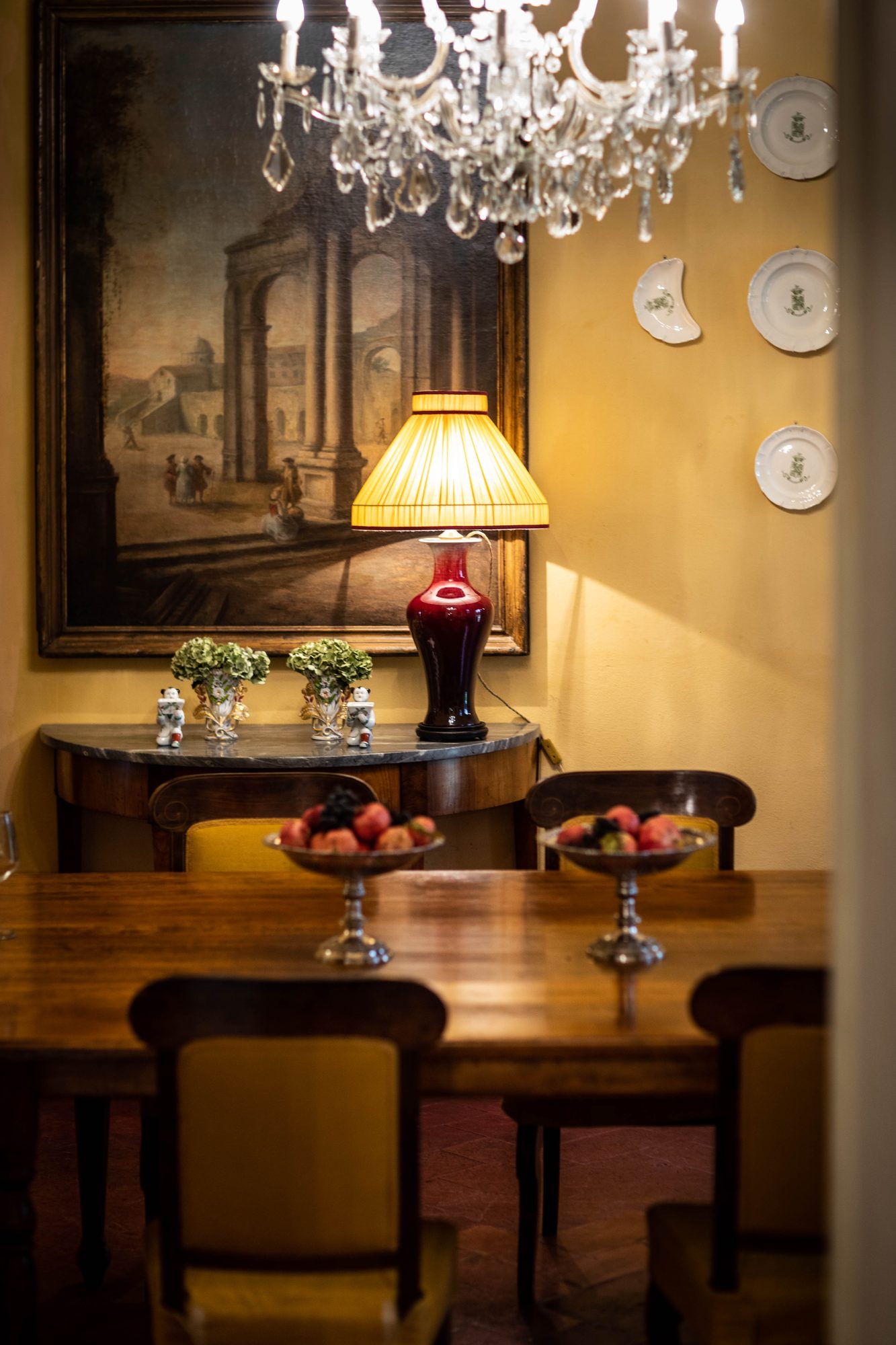 La sala da pranzo di Villa Dianella, con il lampadario di cristallo