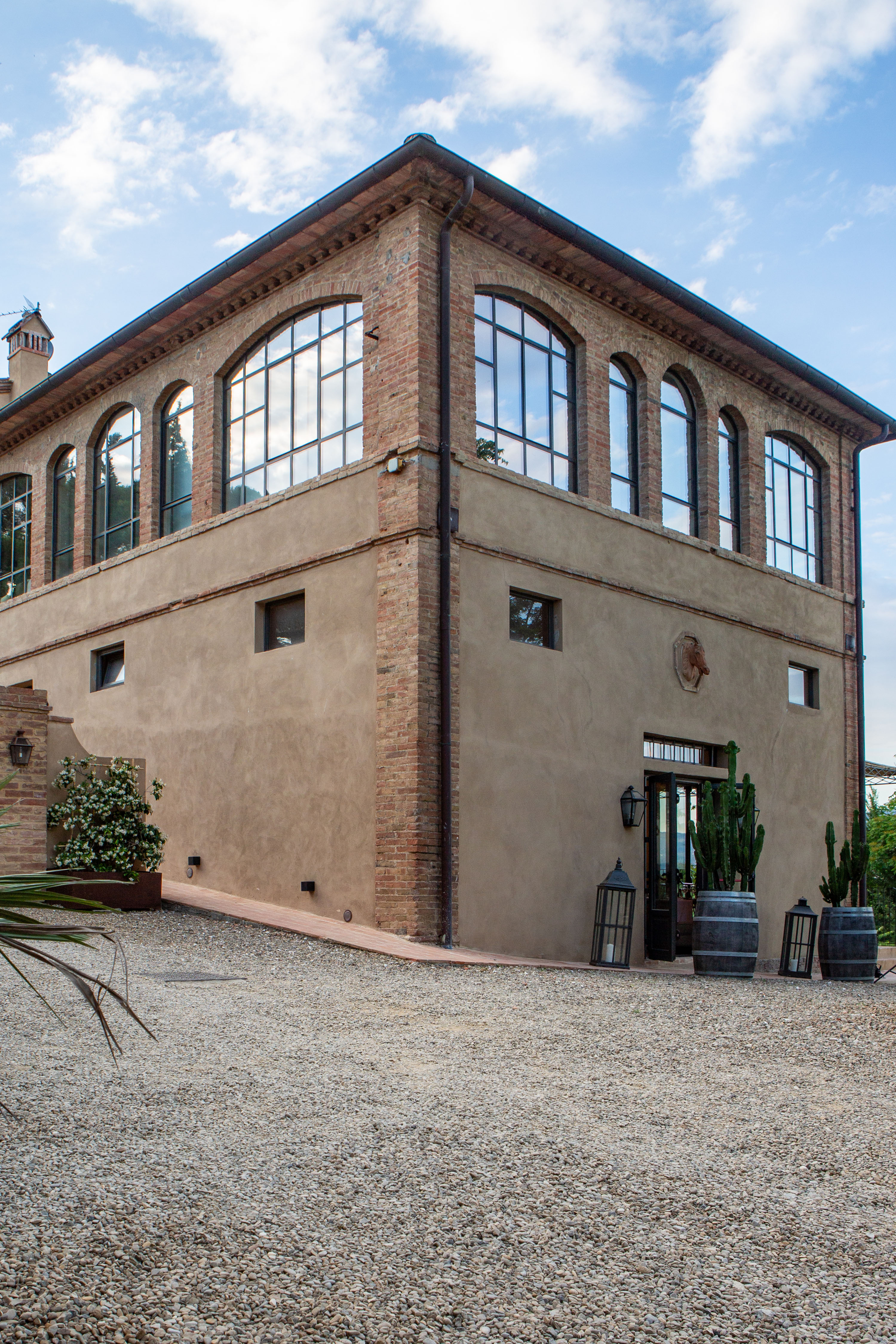 Scopri le Camere con Vista delle Scuderie a Villa Dianella: Un Sogno Toscano